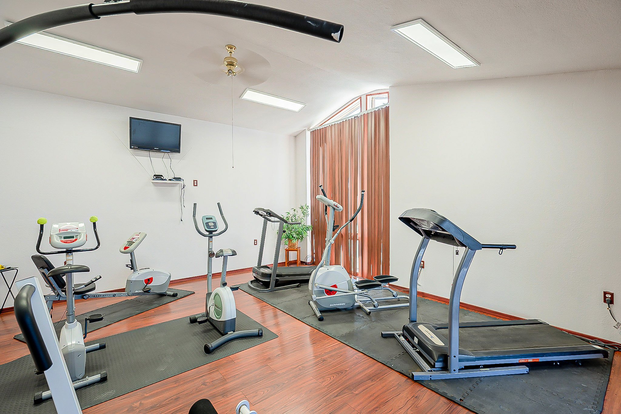 Pacific Manor - exterior