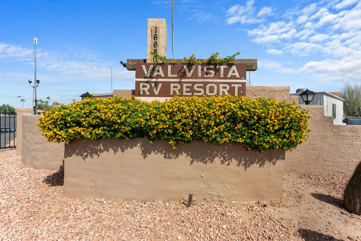 Val Vista - exterior