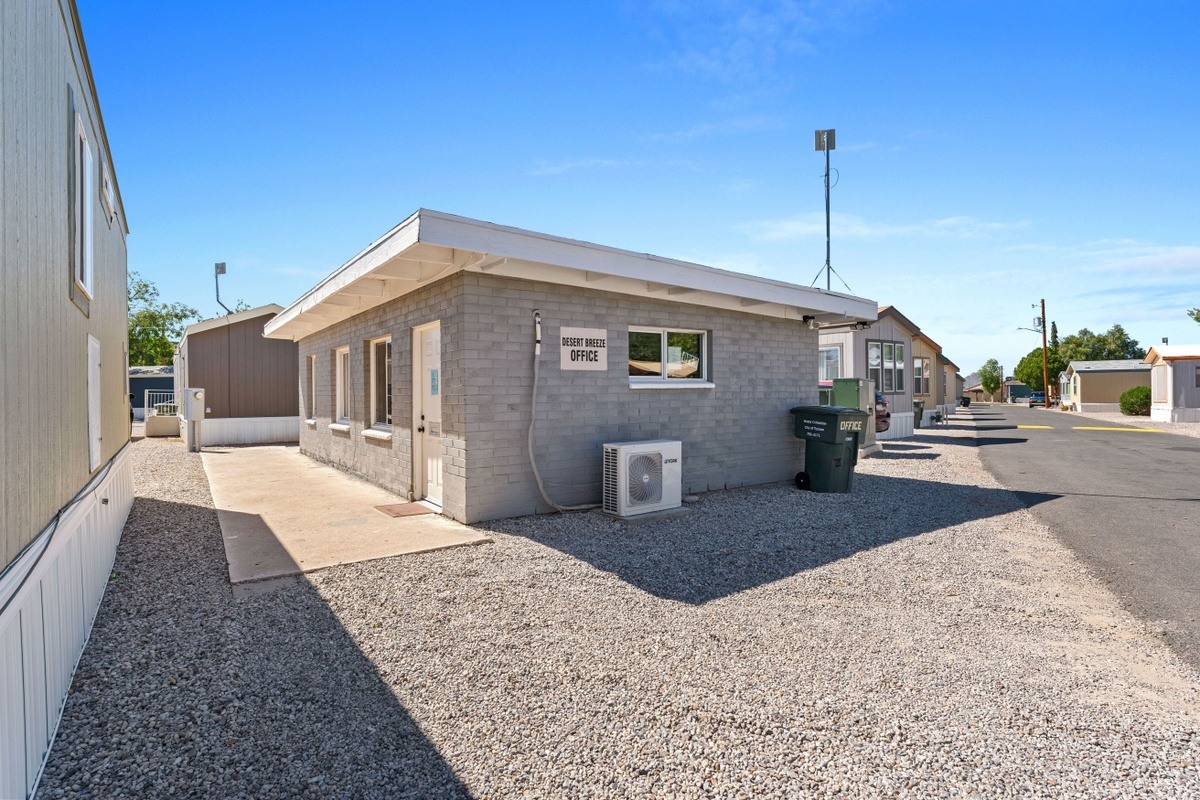 Desert Breeze - exterior