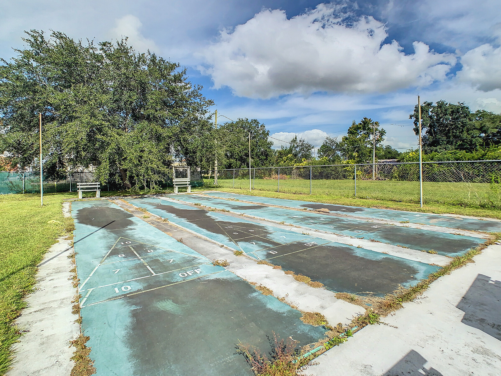 Floridian Sandalwood - exterior