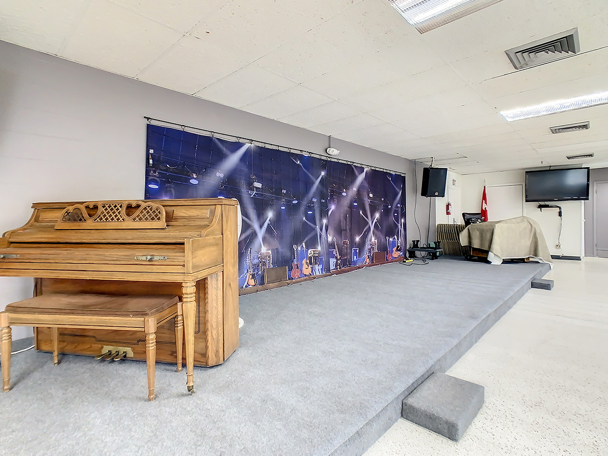 Orange Manor (East) - exterior