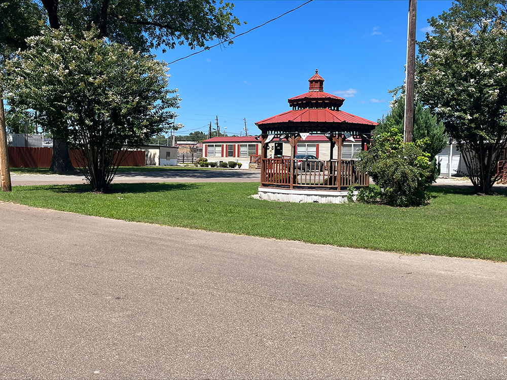 Shady Oaks (TN) - exterior