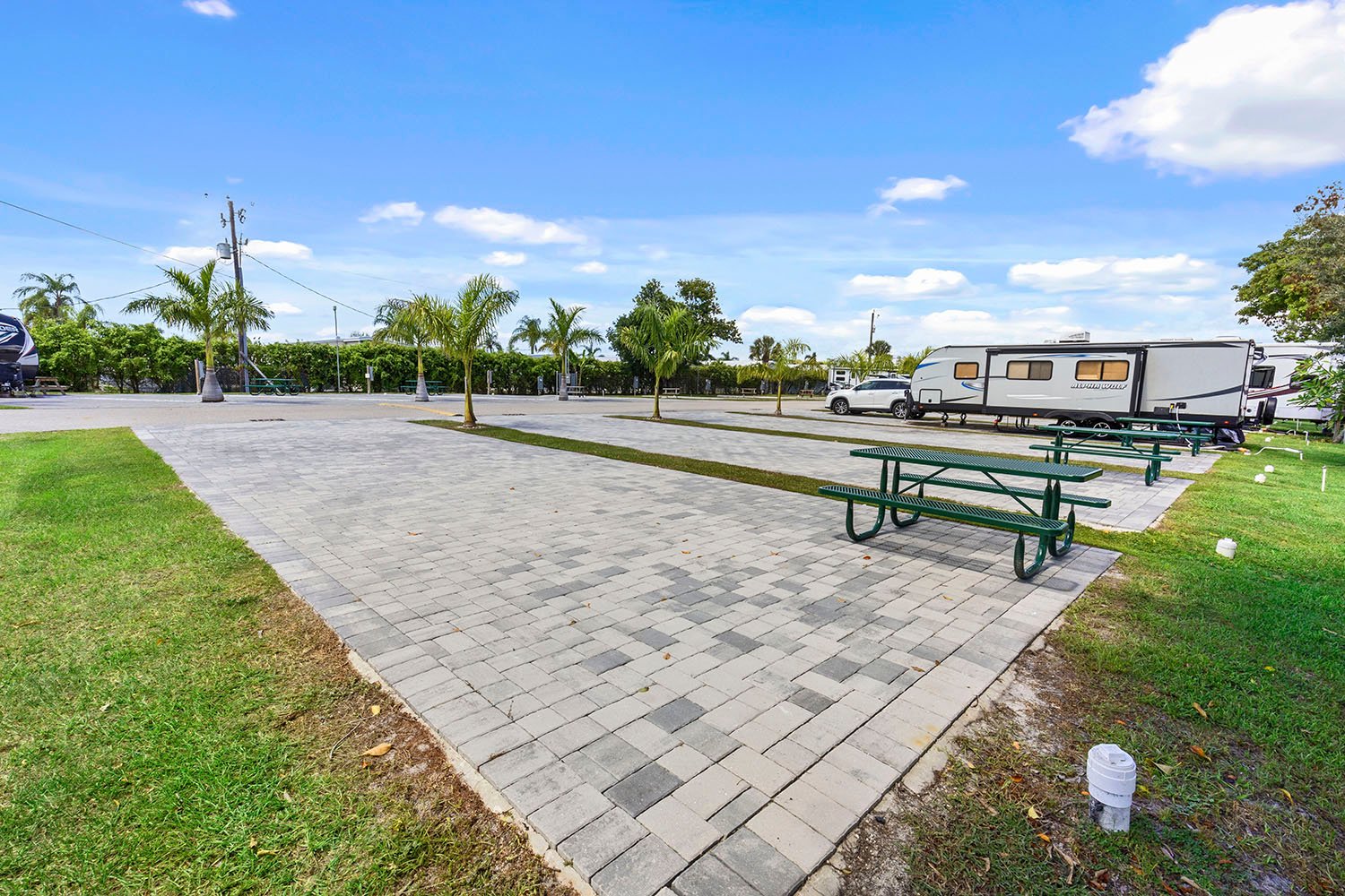 Endless Summer - exterior