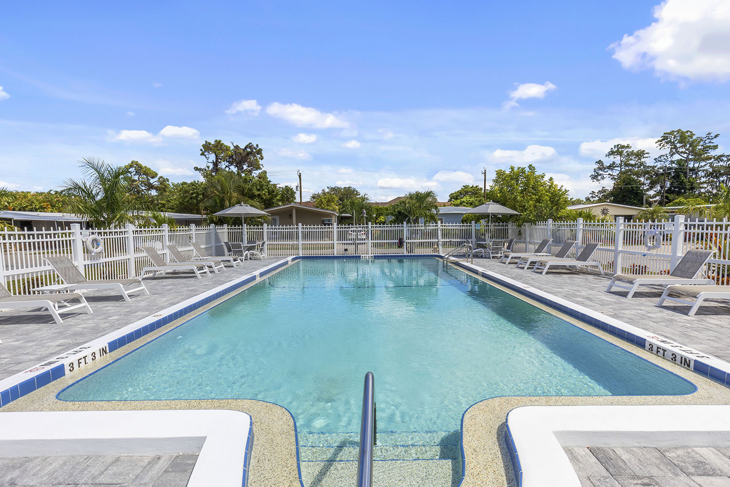 Endless Summer - exterior