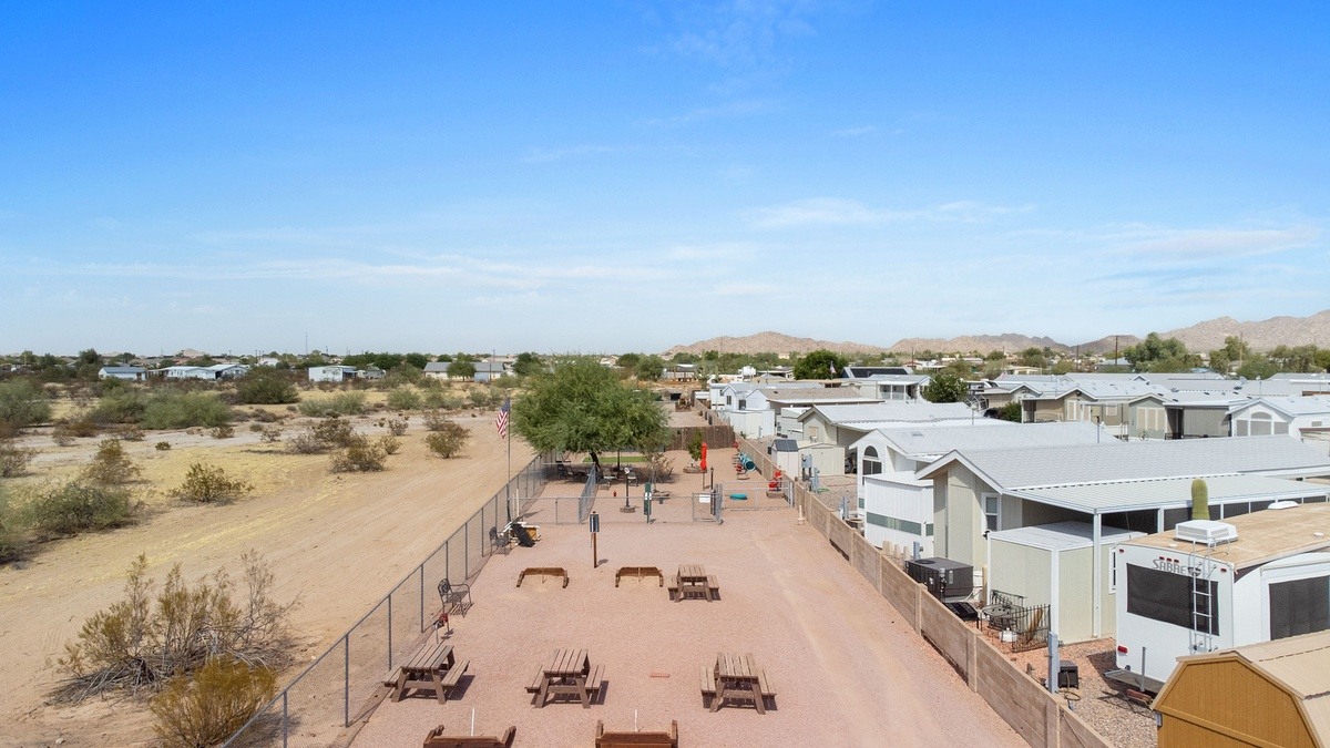 Val Vista - exterior