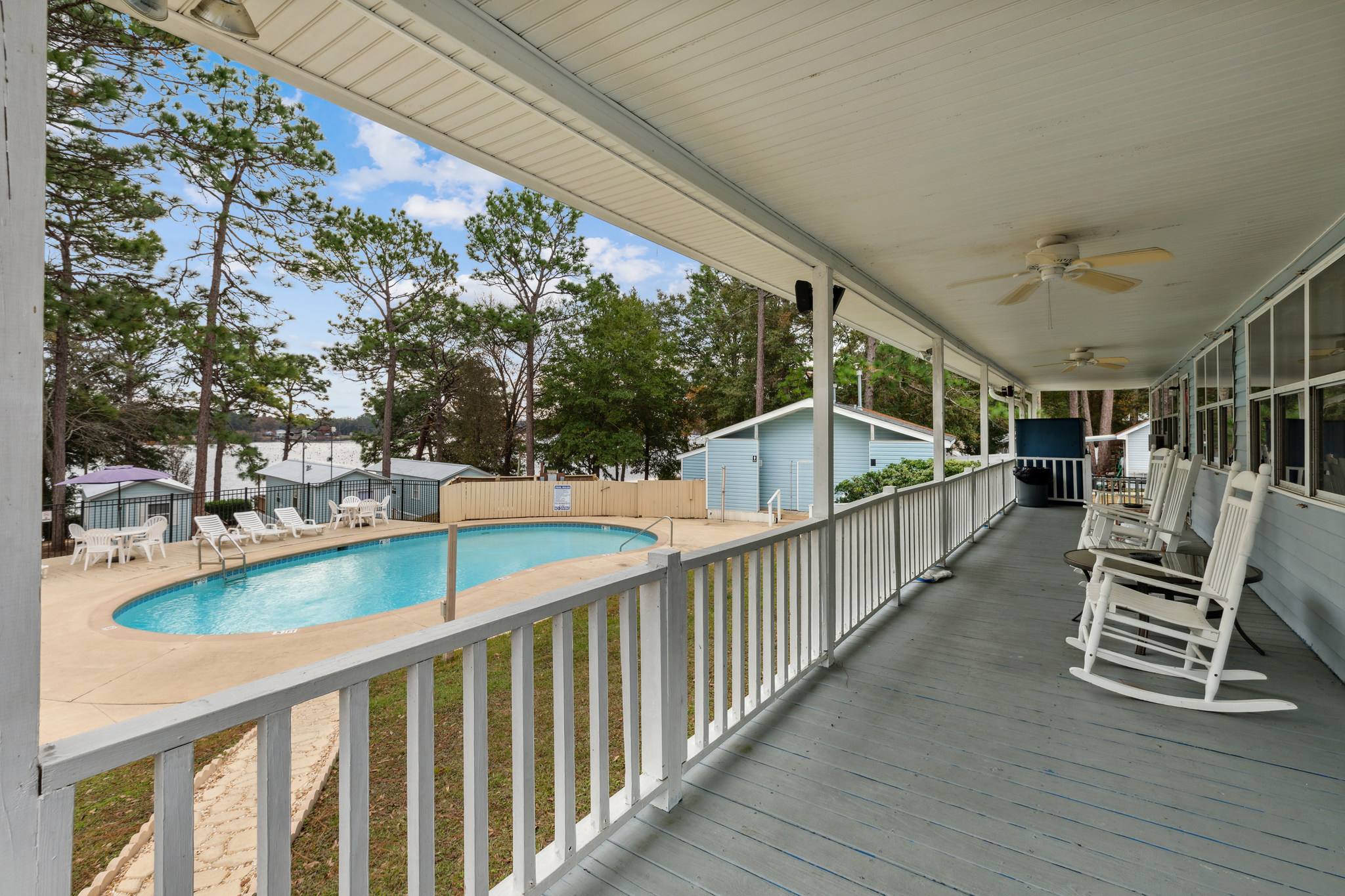 Sunset King Lake - exterior