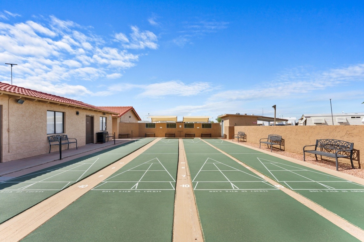 Val Vista - exterior