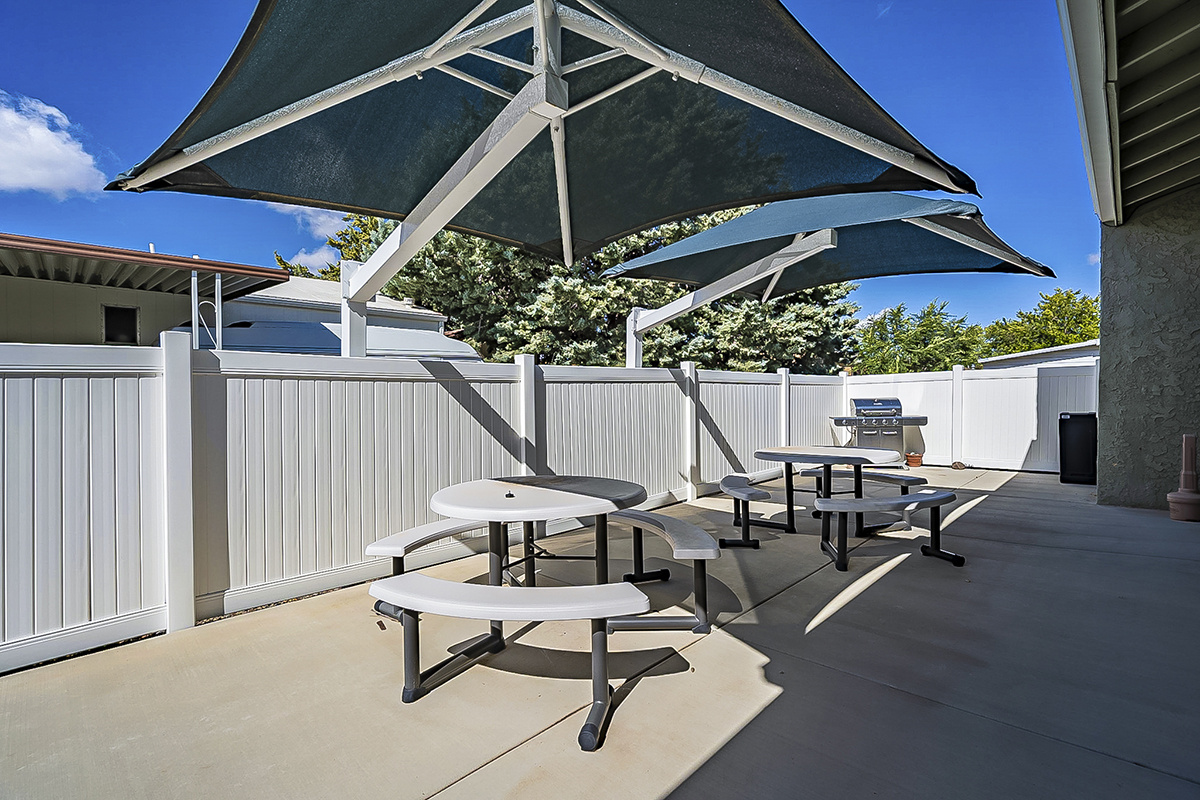 Shadow Mountain - exterior