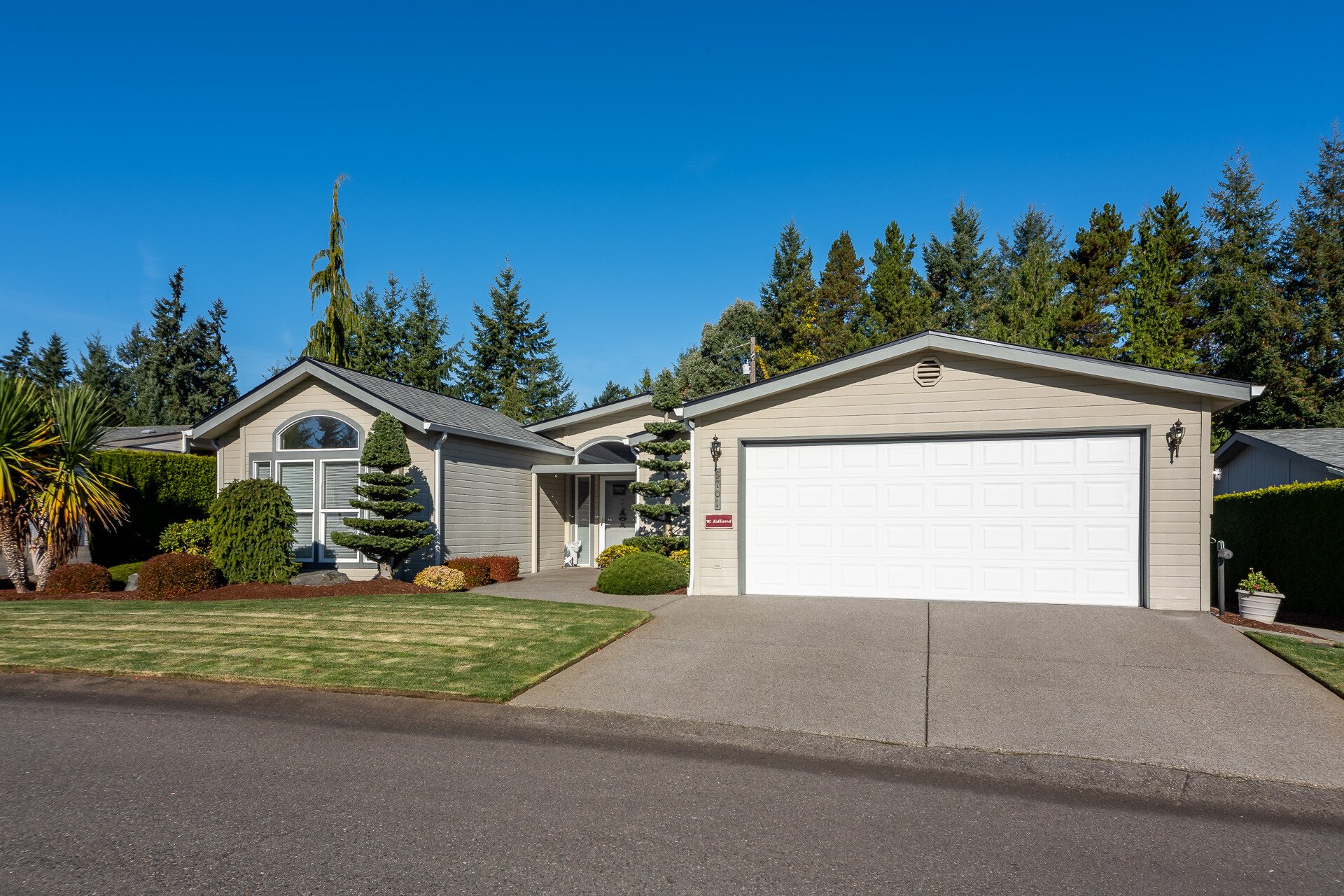 Harvest Gate - exterior