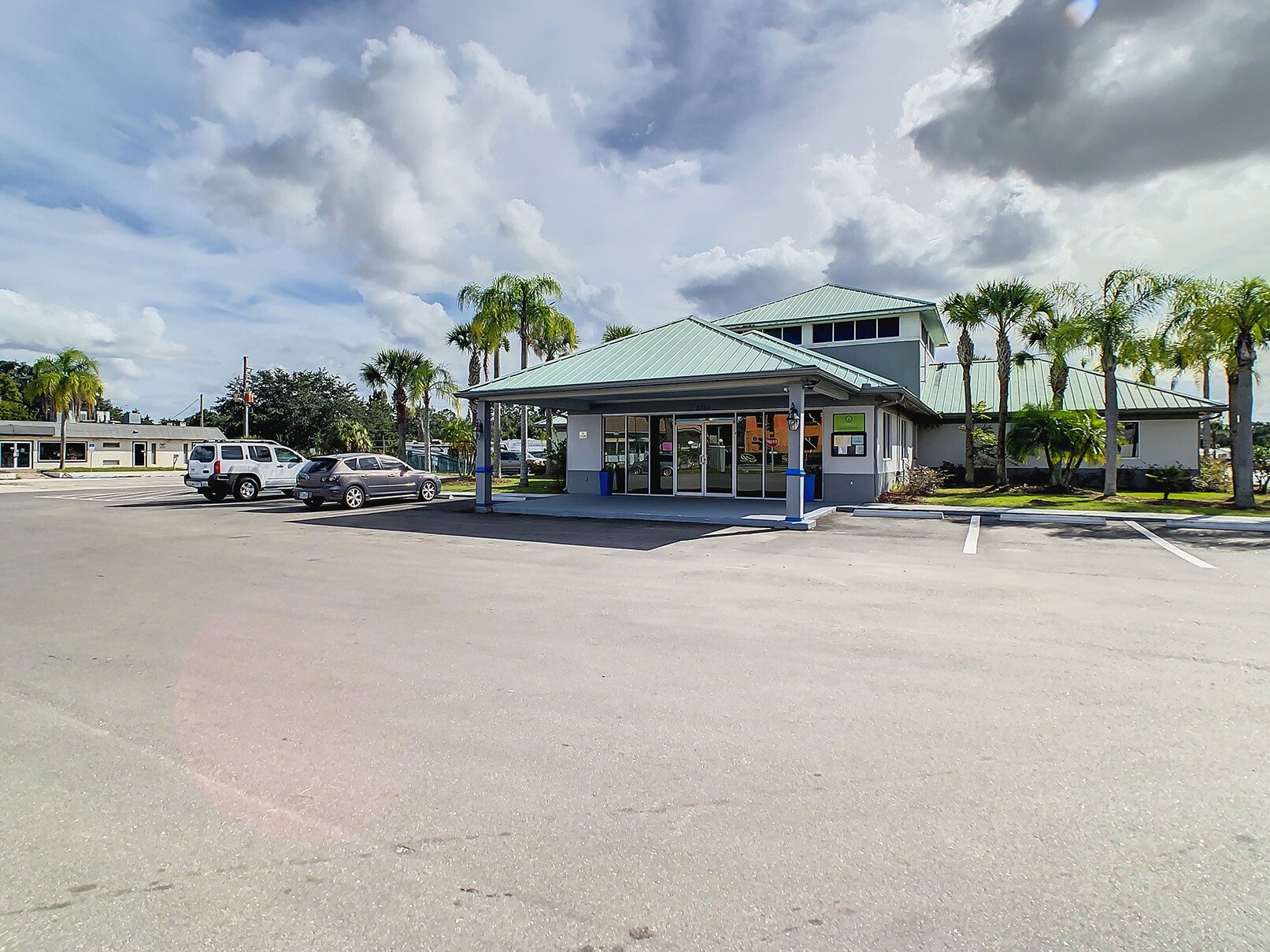 Floridian Sandalwood - exterior