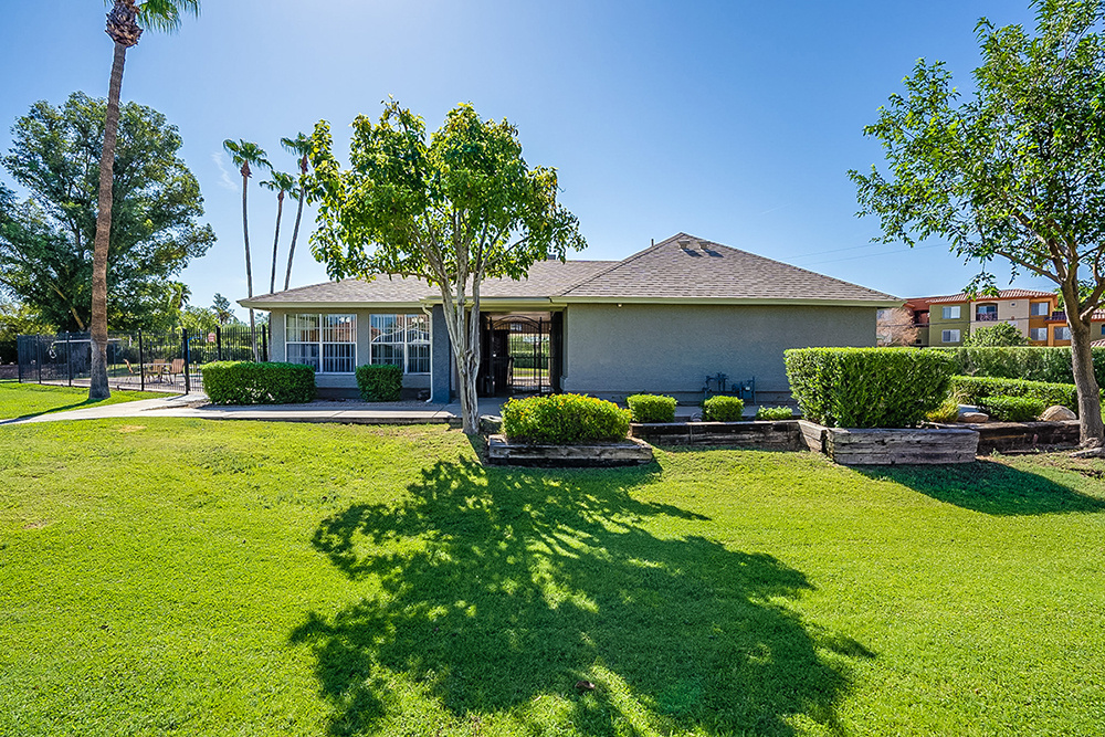 Shadow Hills - exterior