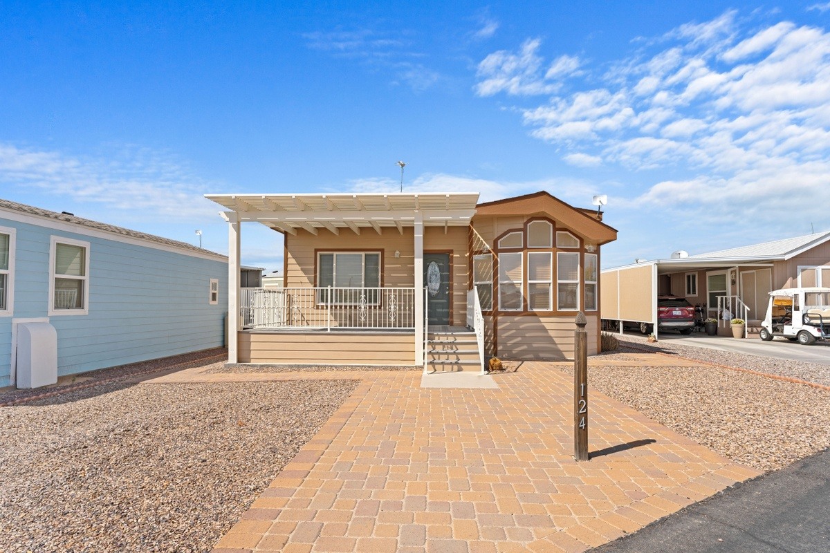 Val Vista - exterior