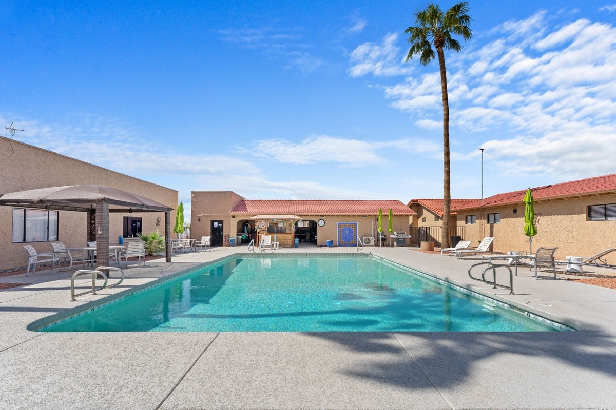 Val Vista - exterior