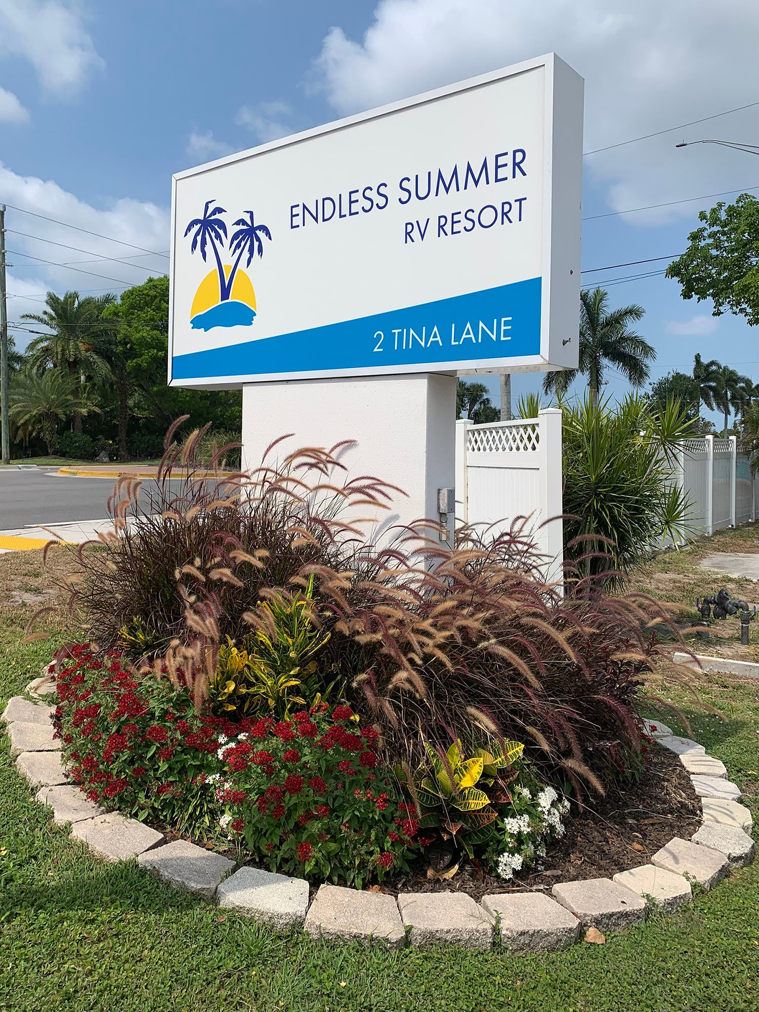 Endless Summer - exterior