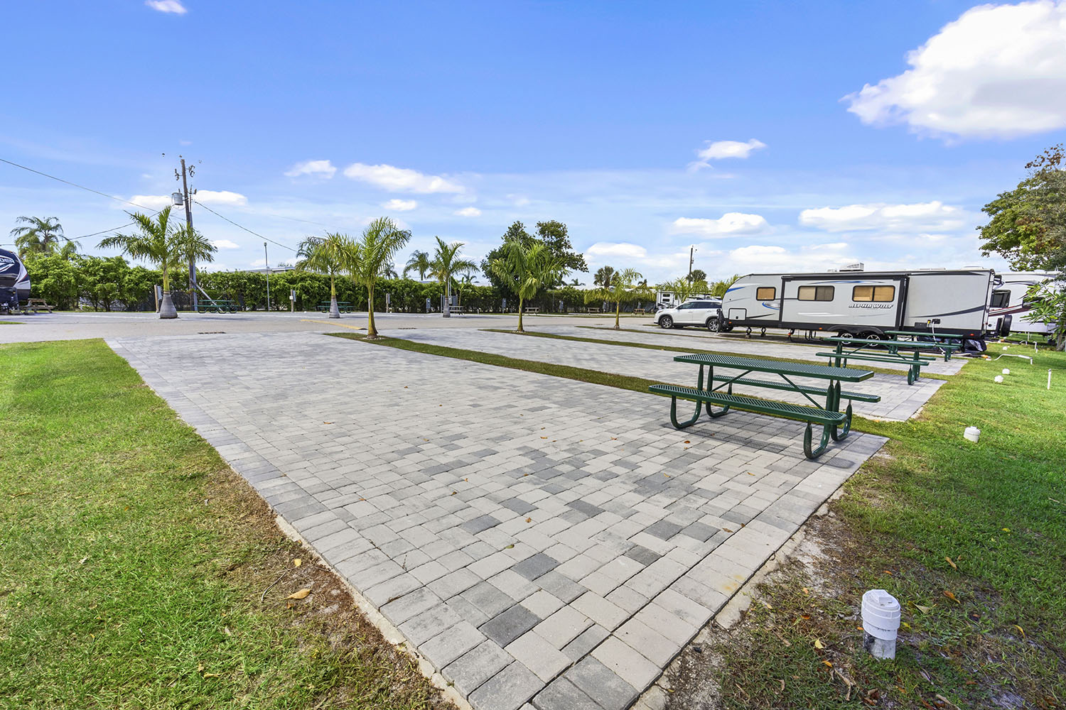 Endless Summer - exterior